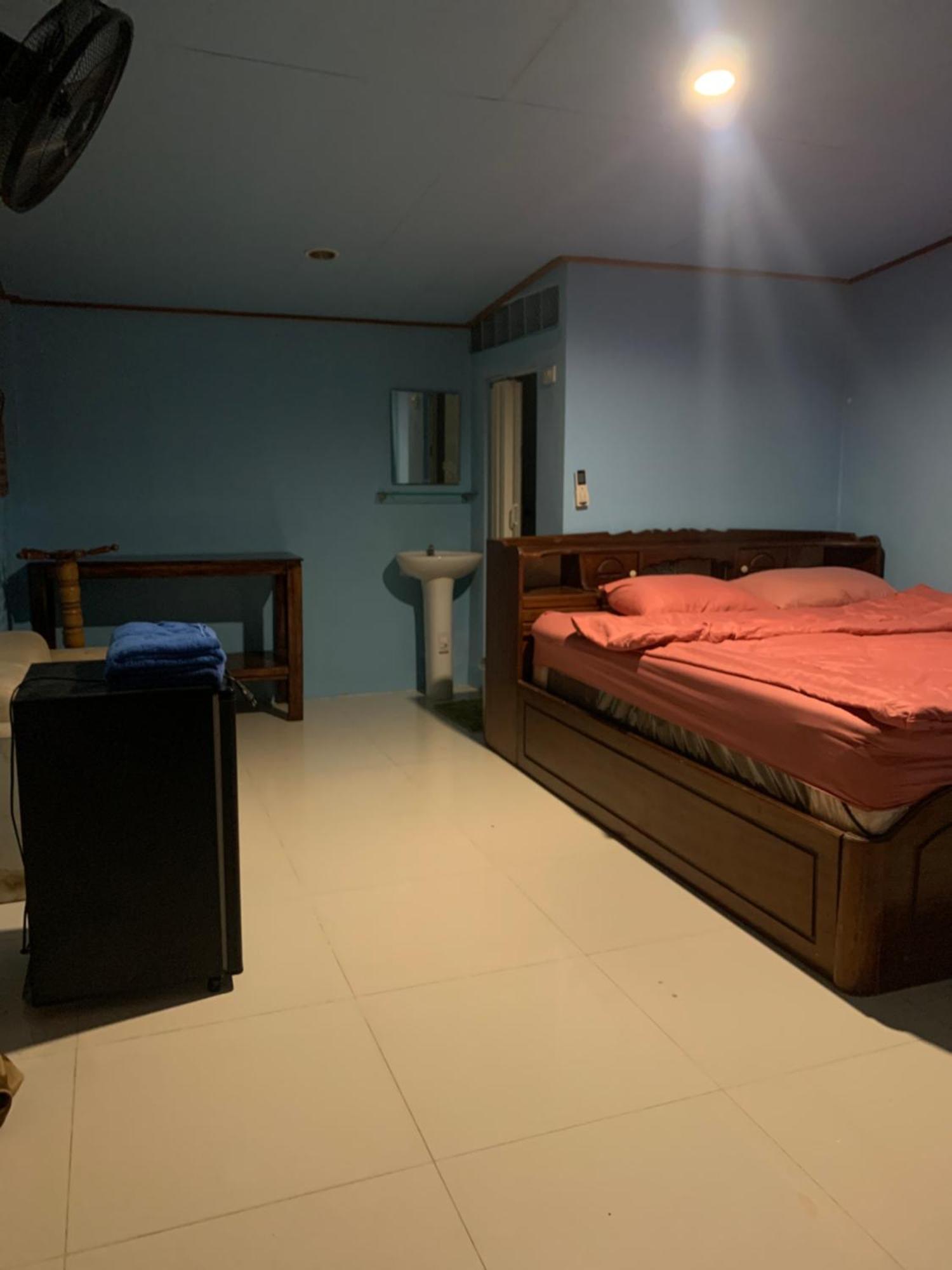 The Pier Homestay Thongsala Exterior foto