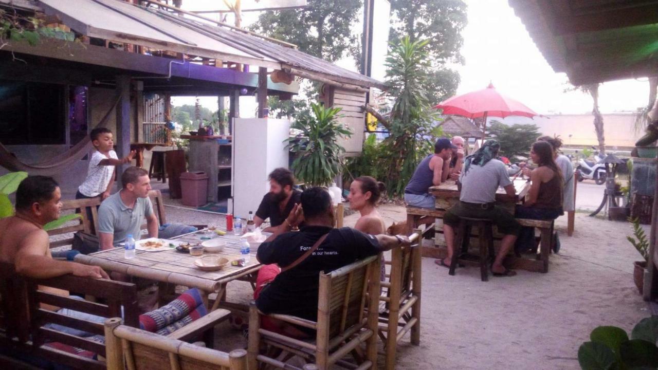 The Pier Homestay Thongsala Exterior foto