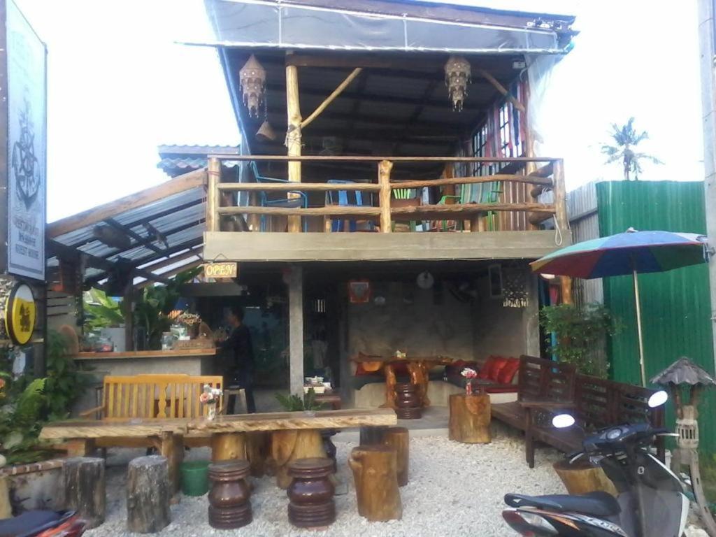 The Pier Homestay Thongsala Exterior foto